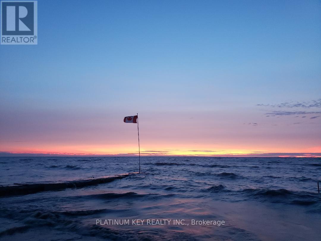 5409 Oak Avenue, Lambton Shores, Ontario  N0N 1J0 - Photo 2 - X12728266