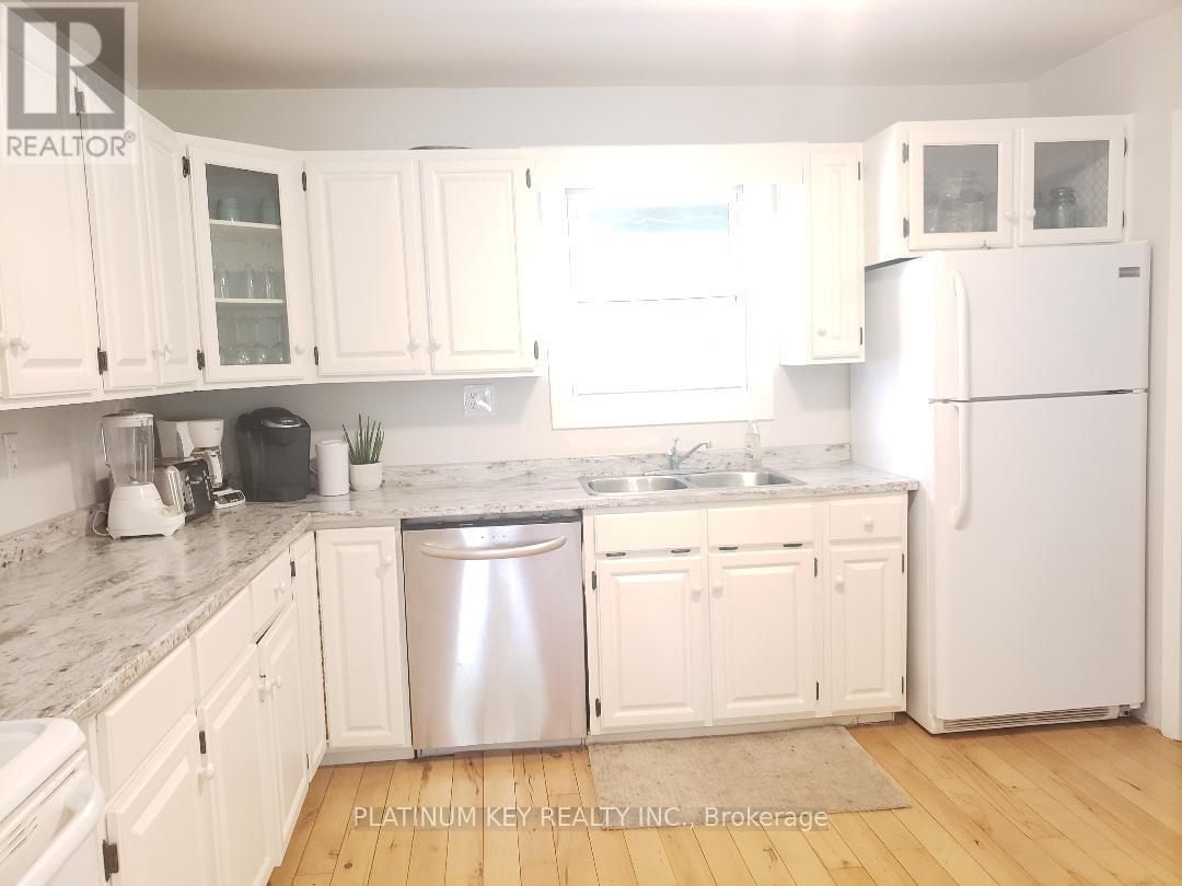 5409 Oak Avenue, Lambton Shores, Ontario  N0N 1J0 - Photo 7 - X12728266