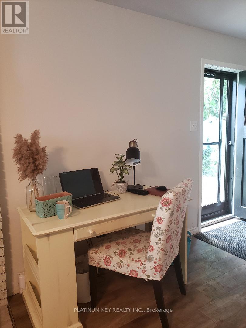 5409 Oak Avenue, Lambton Shores, Ontario  N0N 1J0 - Photo 8 - X12728266