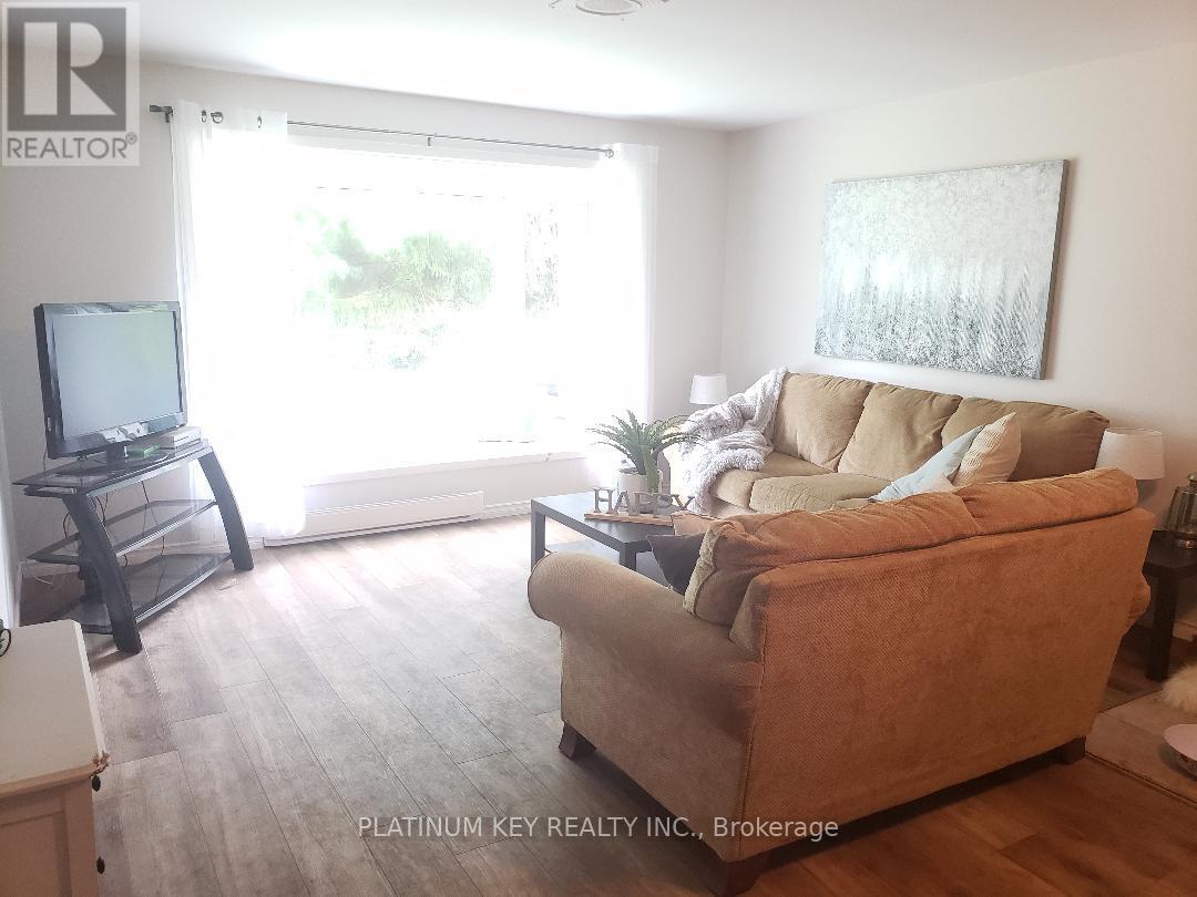 5409 Oak Avenue, Lambton Shores, Ontario  N0N 1J0 - Photo 9 - X12728266