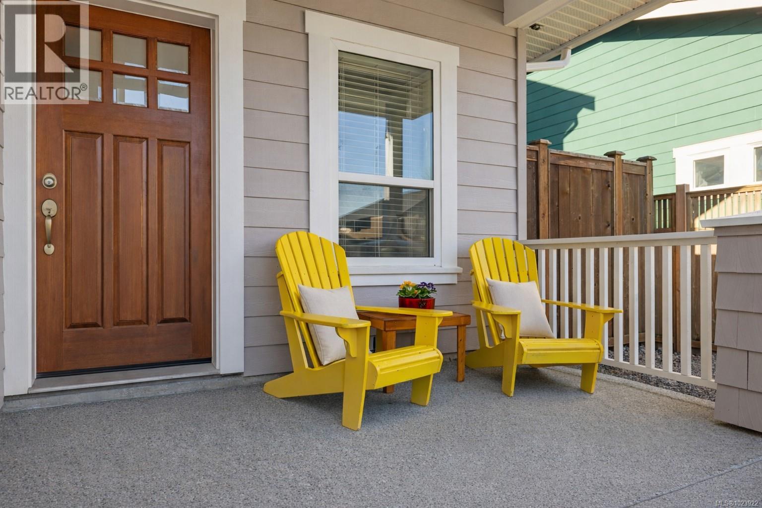 38 Degoutiere Pl, View Royal, British Columbia  V9B 0H3 - Photo 2 - 1023922