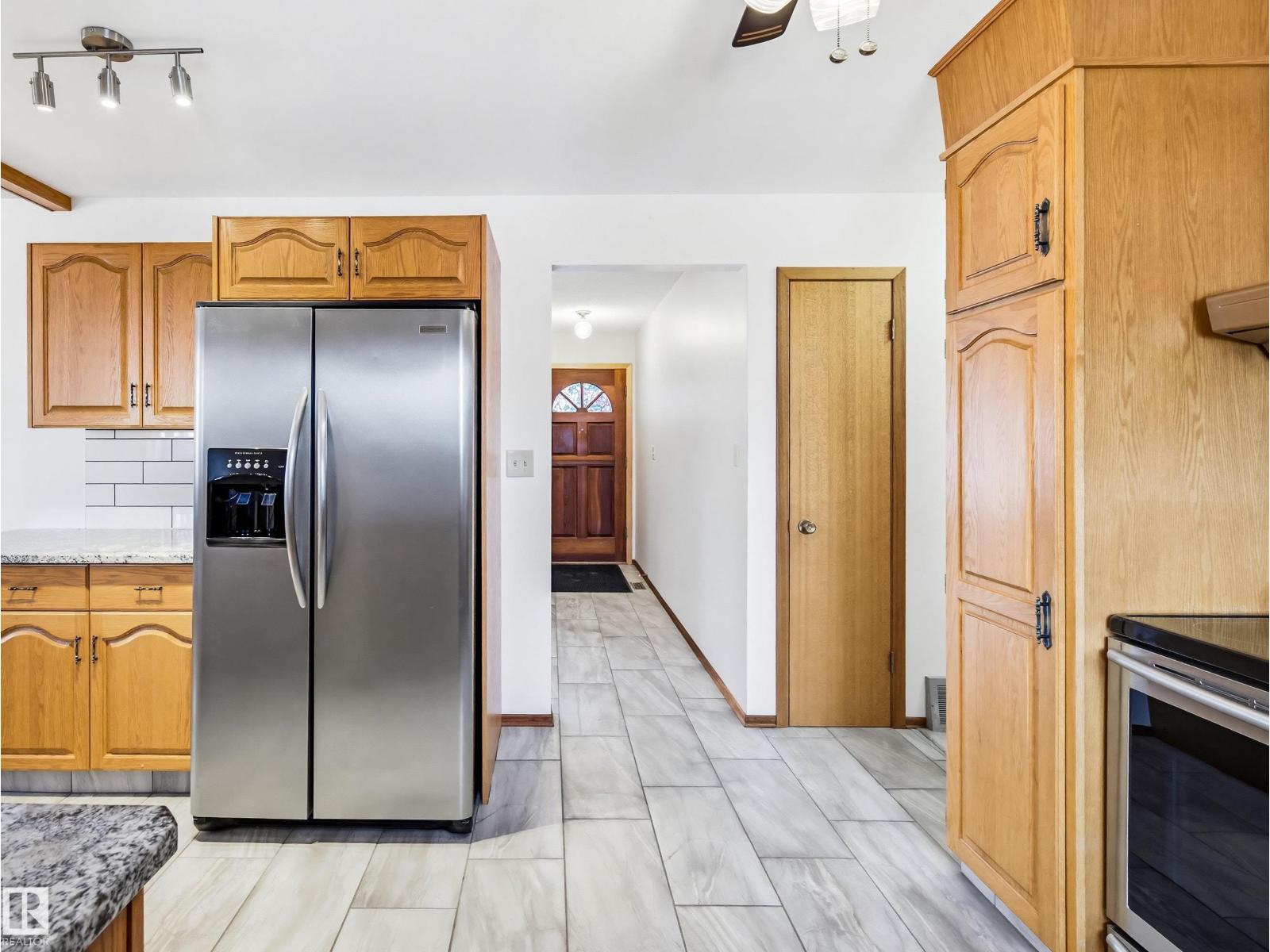 9616 154 St Nw, Edmonton, Alberta  T5P 2G1 - Photo 11 - E4471056