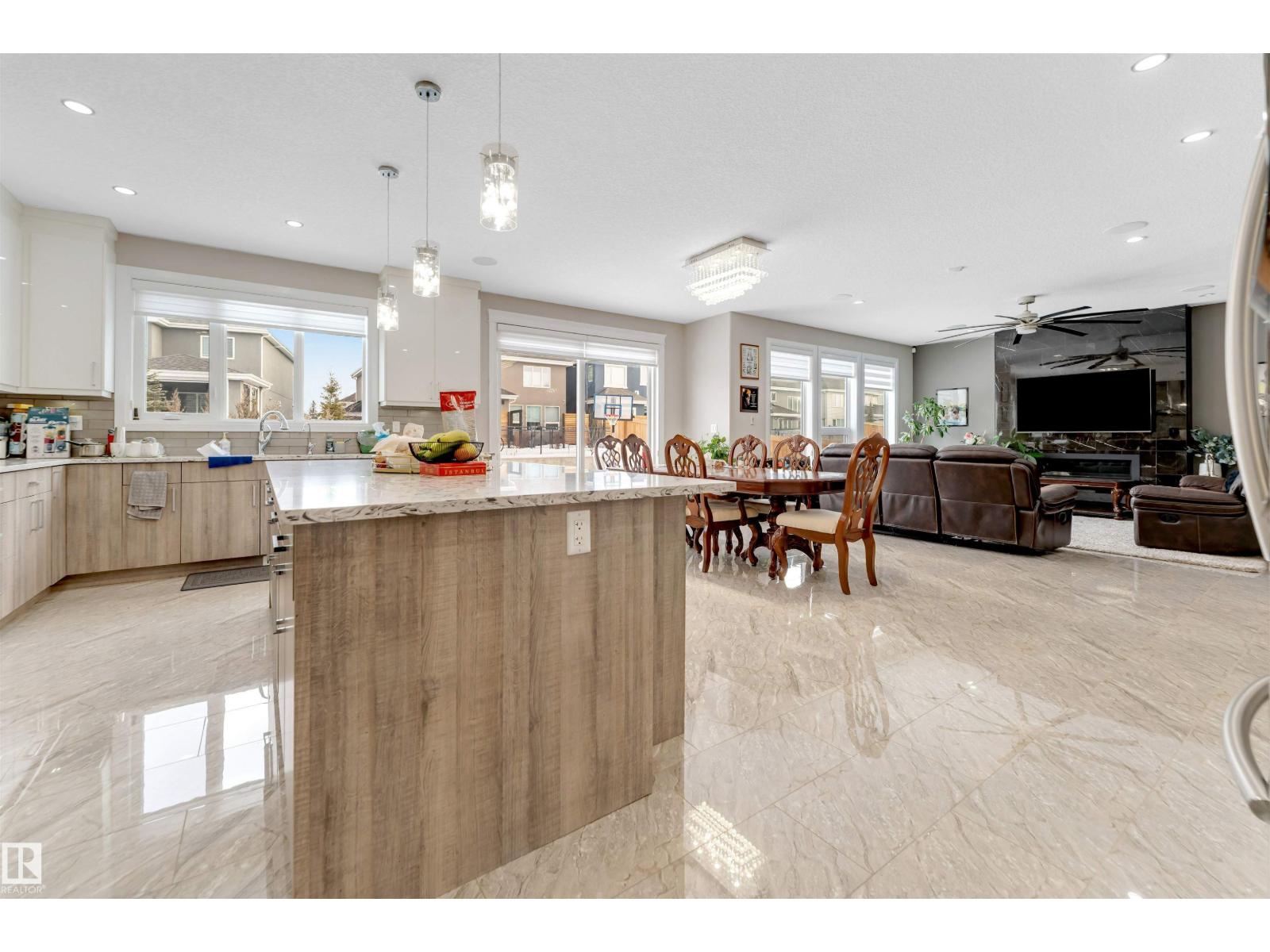 2029 89b St Sw, Edmonton, Alberta  T6X 0R9 - Photo 4 - E4471059