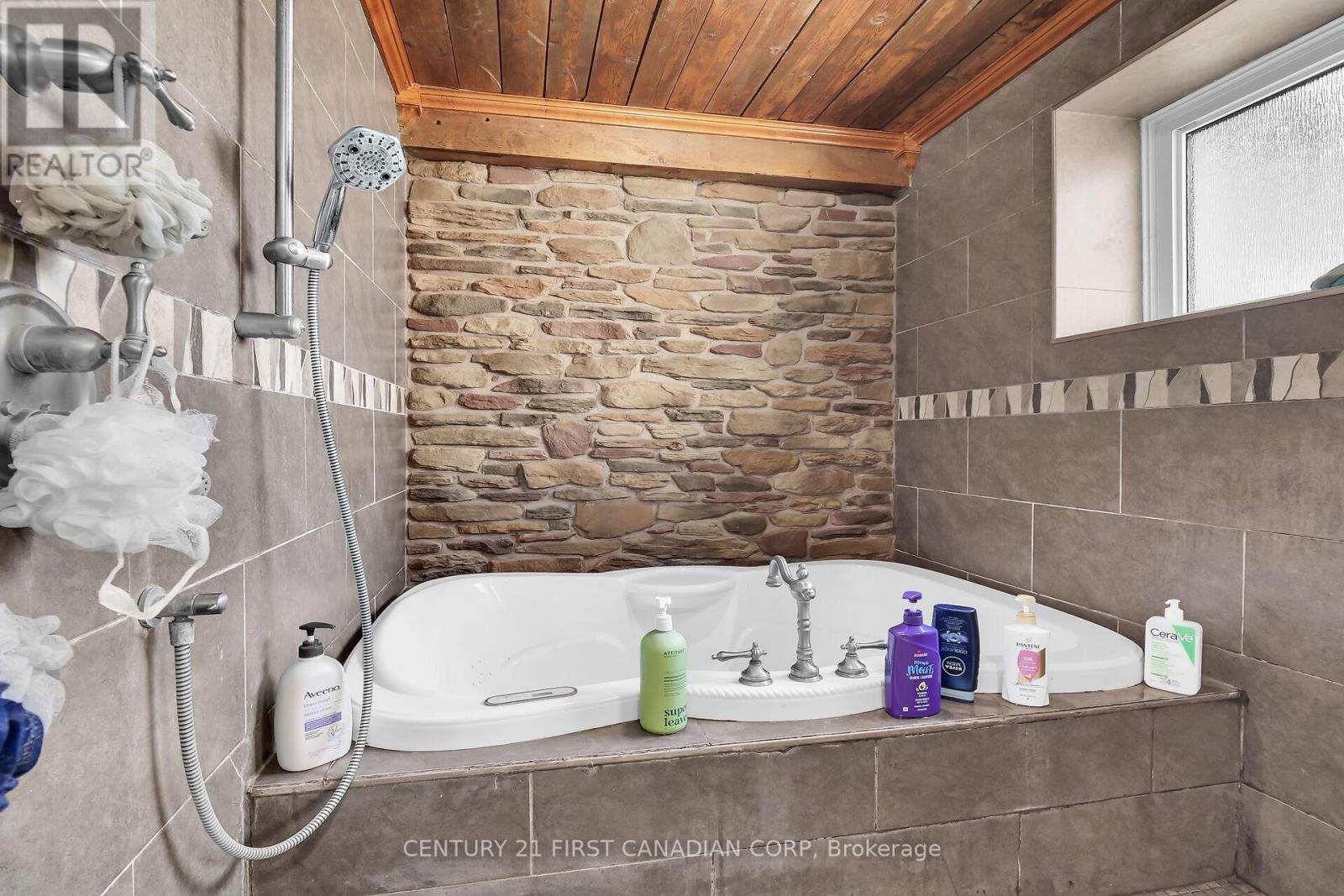 23992 Denfield Road, Middlesex Centre, Ontario  N0M 1P0 - Photo 32 - X12728304