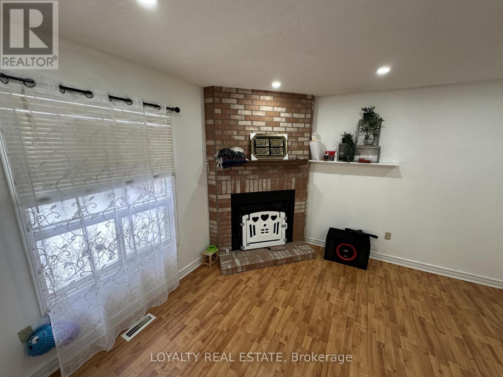 1540 Marshcourt Drive, Pickering, Ontario  L1V 6C6 - Photo 5 - E12728294