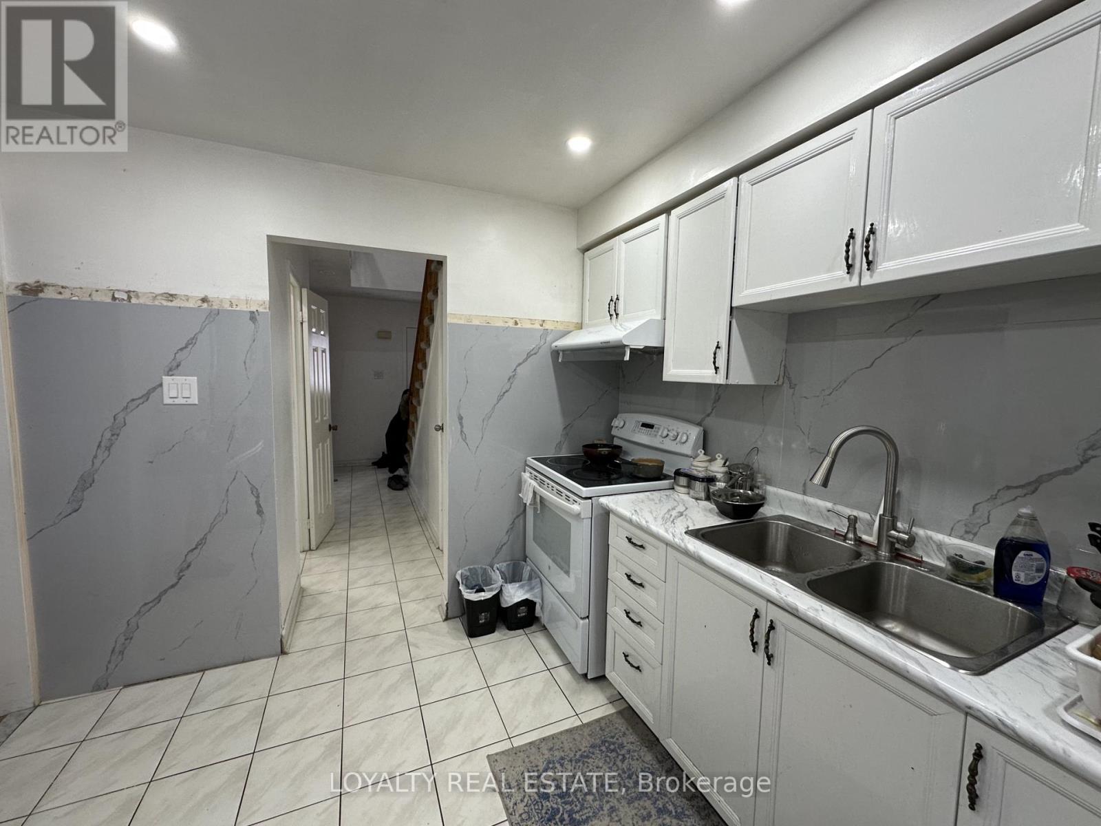 1540 Marshcourt Drive, Pickering, Ontario  L1V 6C6 - Photo 6 - E12728294