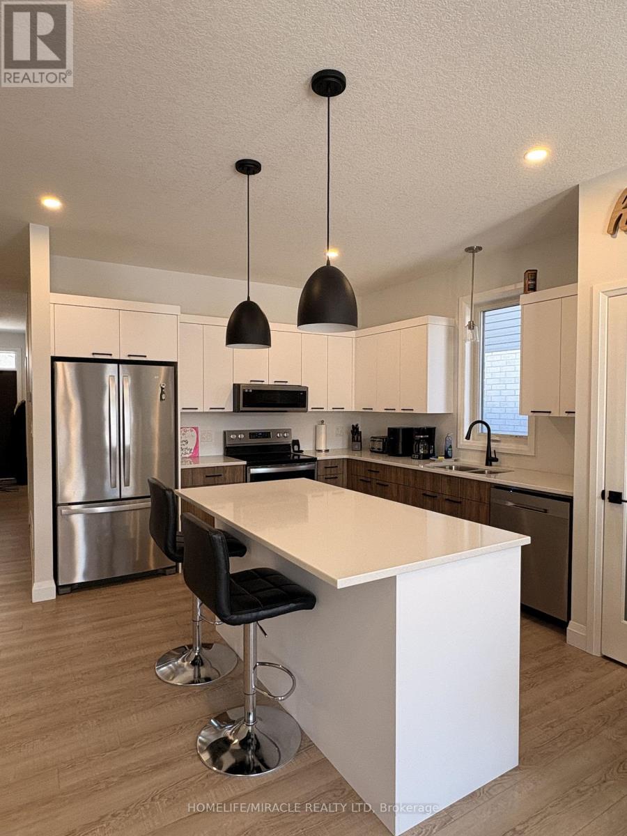 10 Martin Street, Tillsonburg, Ontario  N4G 0K8 - Photo 3 - X12728288