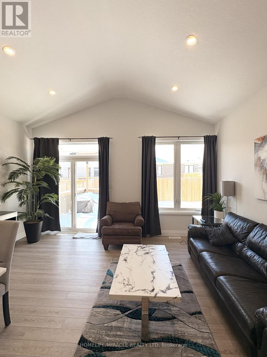 10 Martin Street, Tillsonburg, Ontario  N4G 0K8 - Photo 4 - X12728288