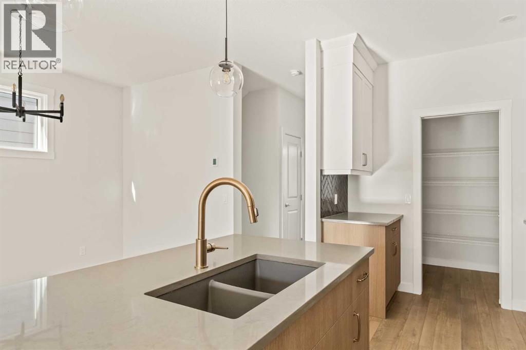 82 Royston Park Nw, Calgary, Alberta  T3L 0M5 - Photo 9 - A2274872