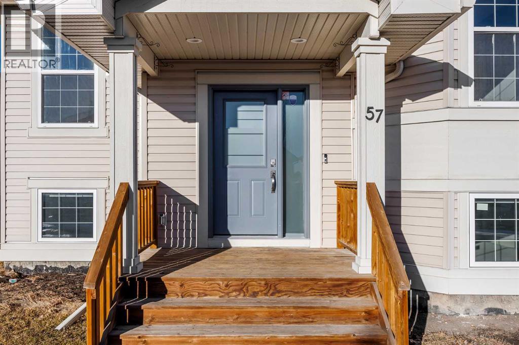 57 Luxstone Crescent Sw, Airdrie, Alberta  T4B 2W7 - Photo 3 - A2281014