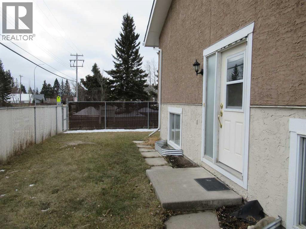 18, 420 Center Street  N, Sundre, Alberta  T0M 1X0 - Photo 3 - A2219706