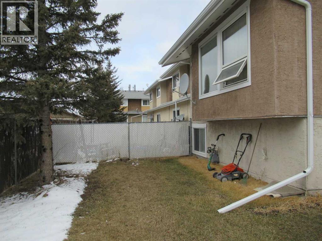 18, 420 Center Street  N, Sundre, Alberta  T0M 1X0 - Photo 2 - A2219706
