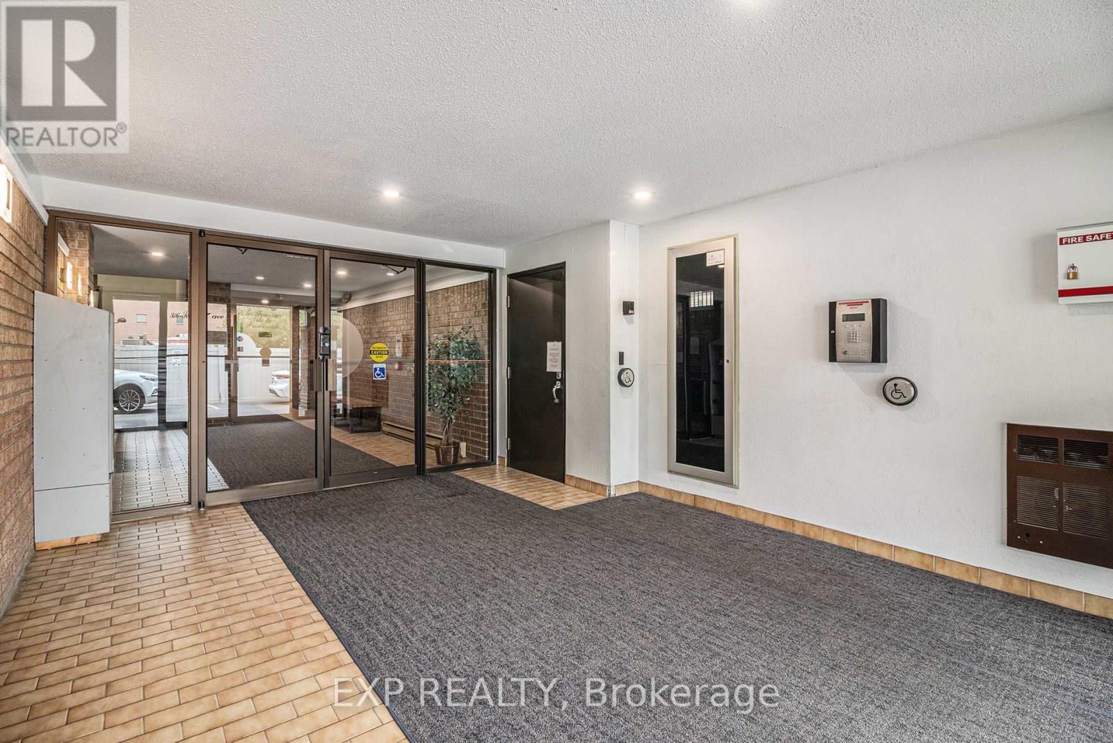 309 - 316 Savard Avenue, Ottawa, Ontario  K1L 7S2 - Photo 3 - X12728314