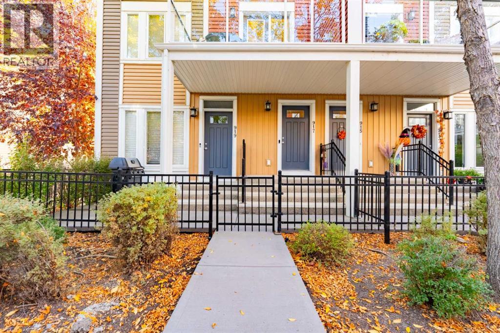 917 Auburn Bay Square Se, Calgary, Alberta  T3M 0Y7 - Photo 2 - A2278760