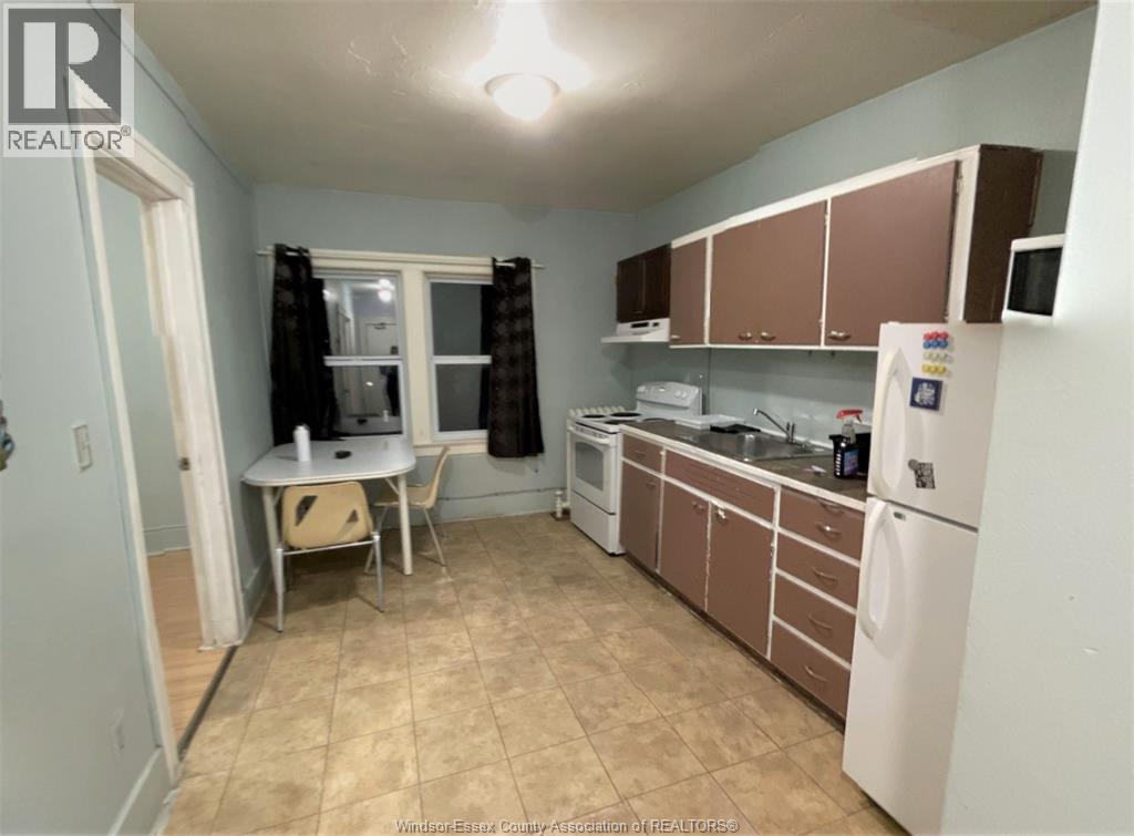 MLS# 26001881: 2145 university ave, Windsor, Canada