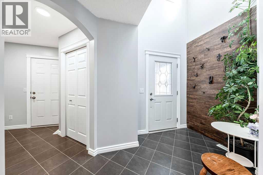 361 Cimarron Boulevard, Okotoks, Alberta  T1S 2L8 - Photo 4 - A2279878