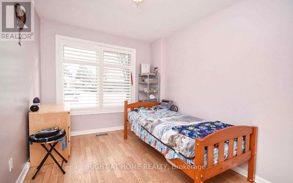 513 Lynett Crescent, Richmond Hill, Ontario  L4C 2V8 - Photo 10 - N12728330