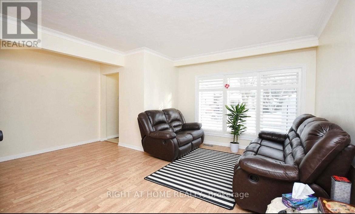 513 Lynett Crescent, Richmond Hill, Ontario  L4C 2V8 - Photo 6 - N12728330