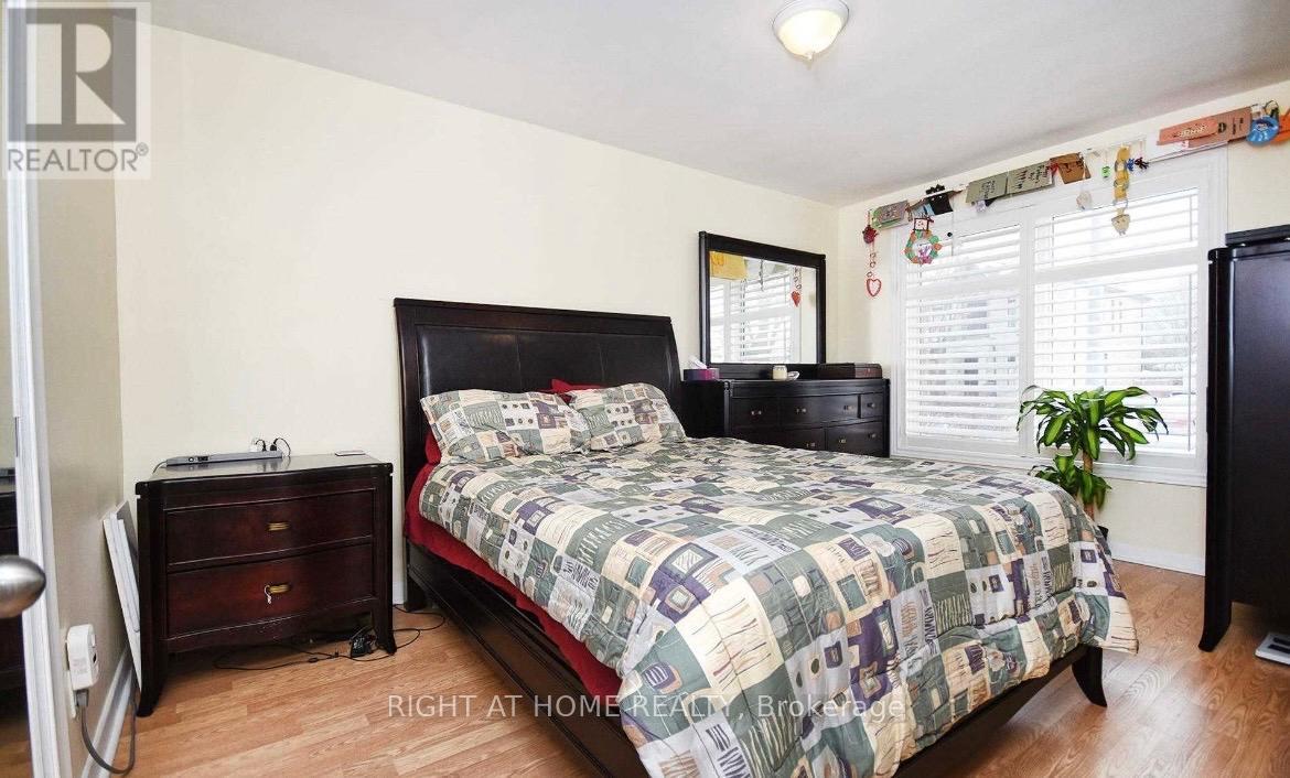 513 Lynett Crescent, Richmond Hill, Ontario  L4C 2V8 - Photo 9 - N12728330