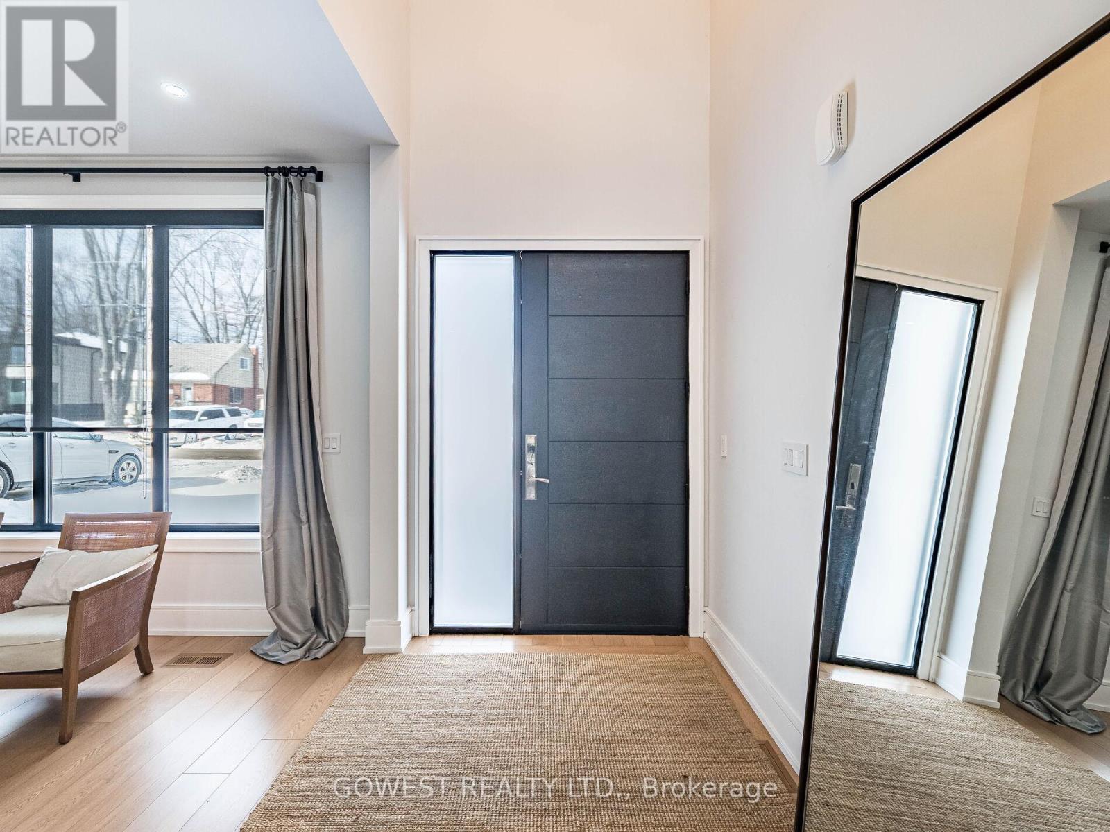 402 Niar Avenue, Mississauga, Ontario  L5G 1W3 - Photo 4 - W12728338