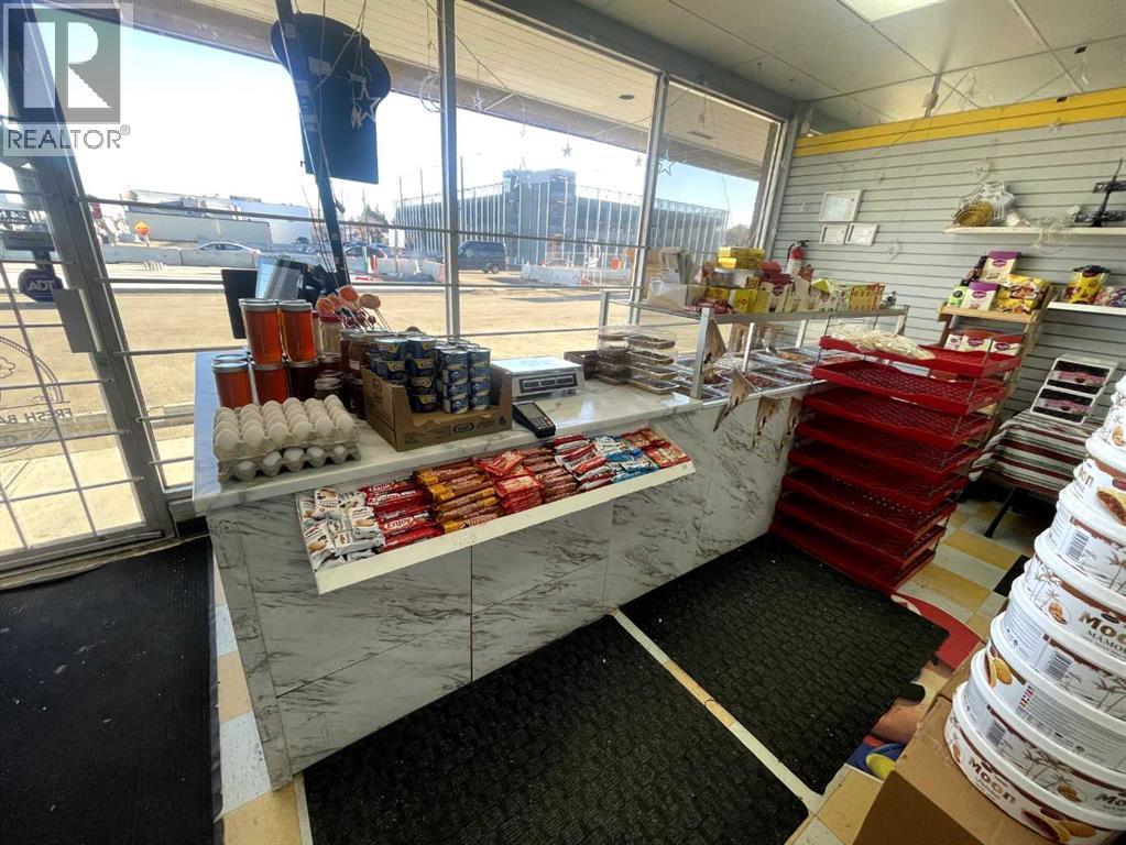 10066 156 St Nw, Edmonton, Alberta  T5P 2P8 - Photo 2 - A2279899