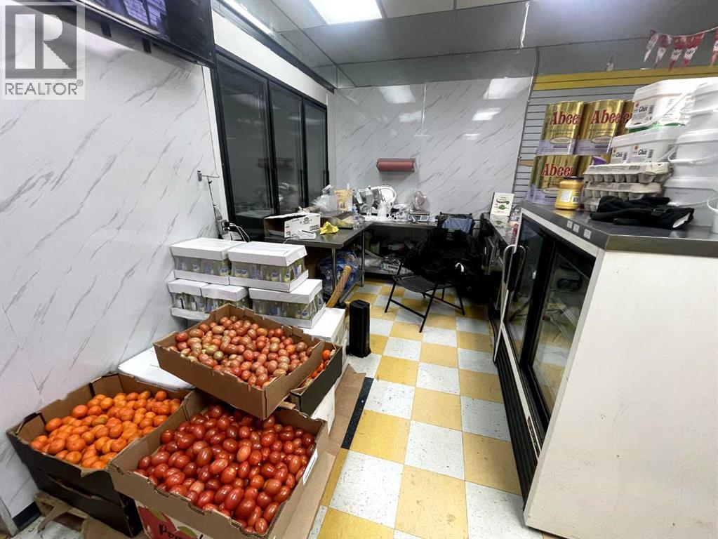 10066 156 St Nw, Edmonton, Alberta  T5P 2P8 - Photo 9 - A2279899