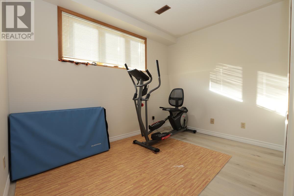 856 Pine St, Sault Ste. Marie, Ontario  P6B 3G3 - Photo 39 - SM260037