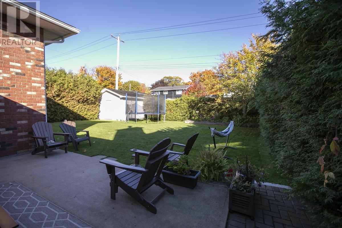 856 Pine St, Sault Ste. Marie, Ontario  P6B 3G3 - Photo 4 - SM260037