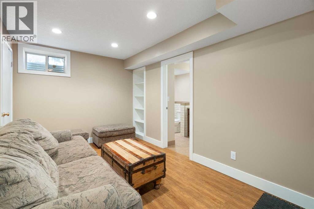 10507 Bradbury Drive Sw, Calgary, Alberta  T2W 1A7 - Photo 28 - A2280981