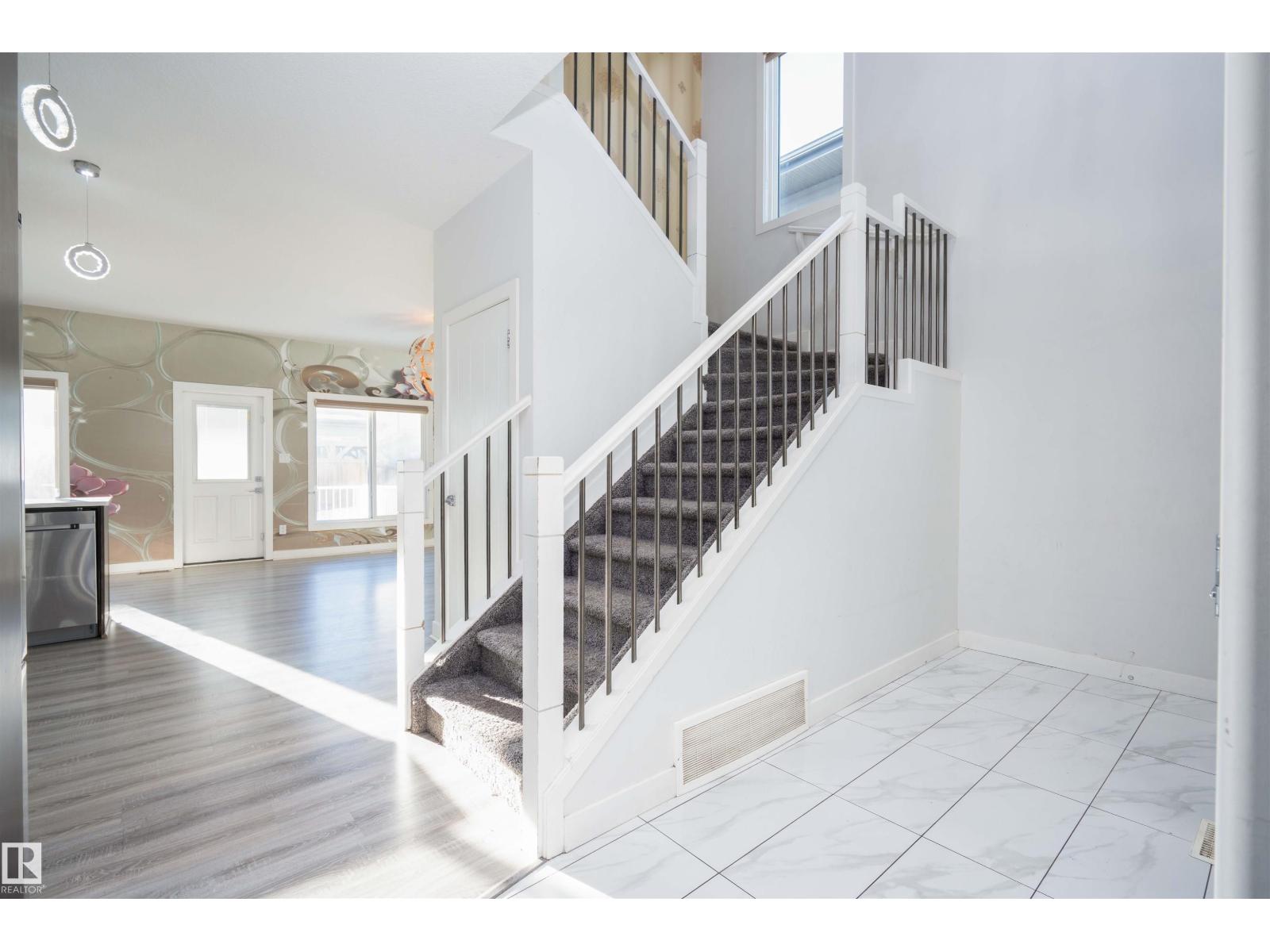 2021 15 Av Nw, Edmonton, Alberta  T6T 1B2 - Photo 9 - E4471062