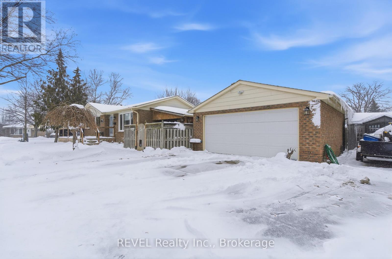 8257 Post Road, Niagara Falls, Ontario  L2H 2E5 - Photo 2 - X12728384