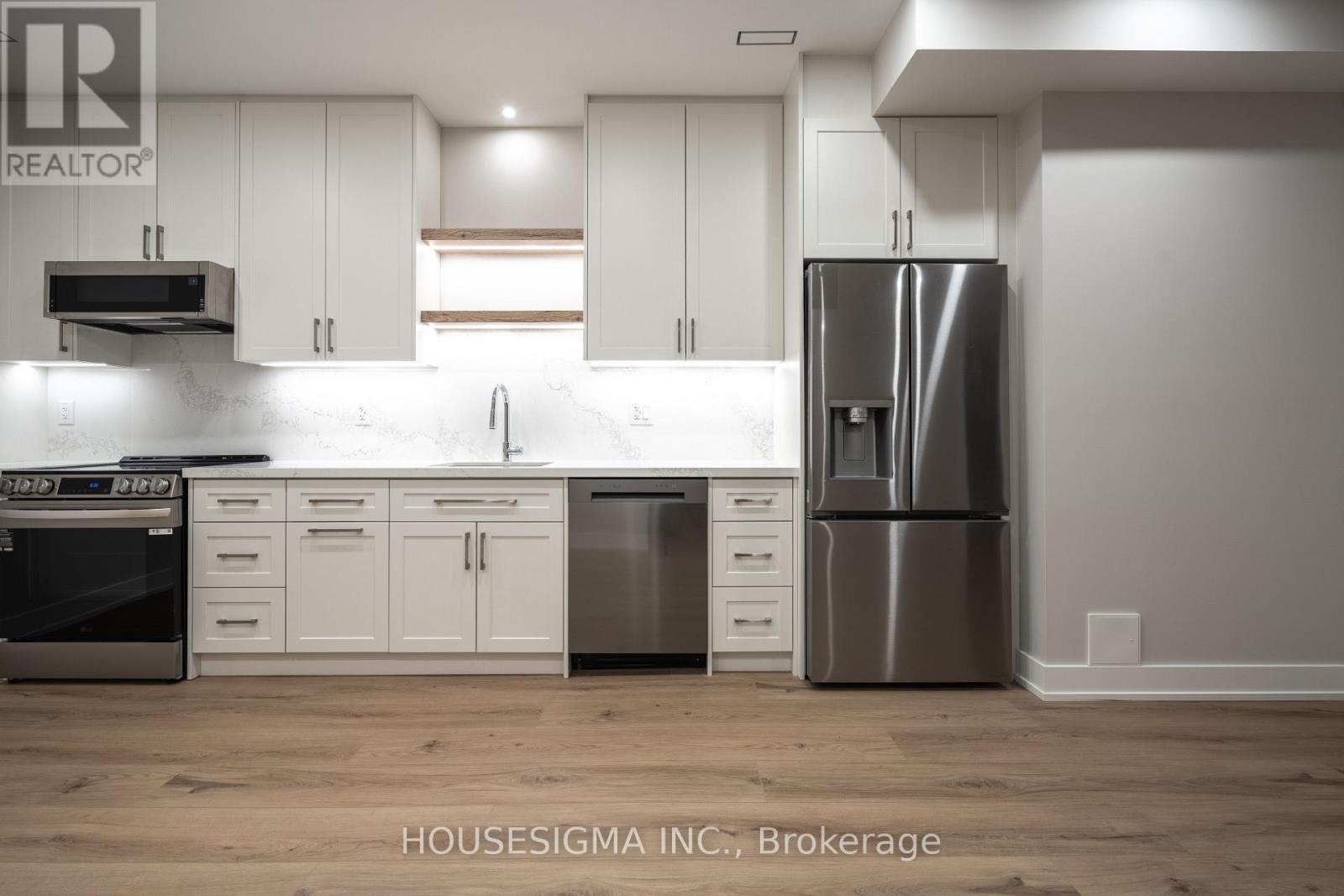 LOWER - 15 MISSION DRIVE, Toronto, Ontario