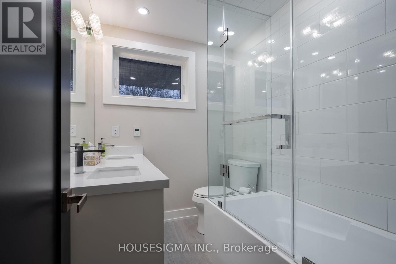 Upper - 15 Mission Drive, Toronto, Ontario  M3A 2P1 - Photo 13 - C12728388