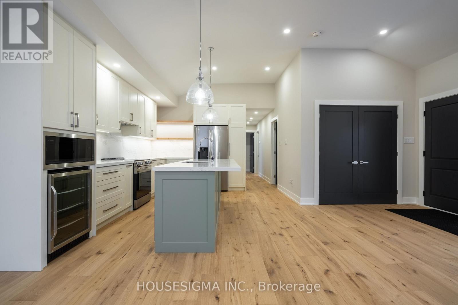 Upper - 15 Mission Drive, Toronto, Ontario  M3A 2P1 - Photo 2 - C12728388
