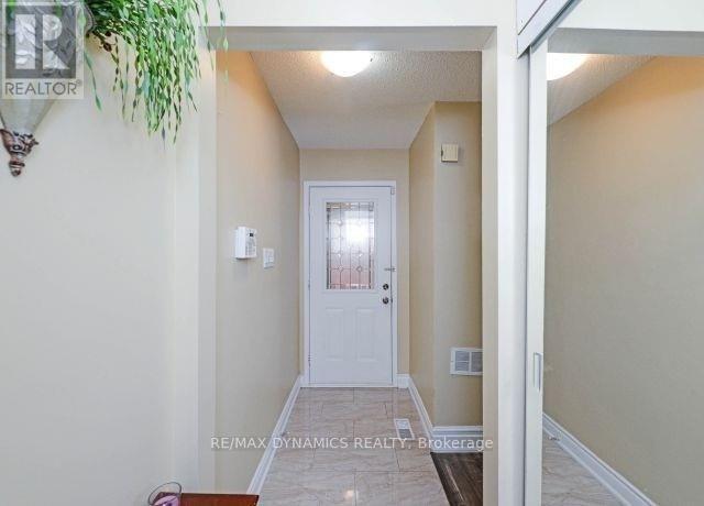 7 Slater Circle, Brampton, Ontario  L6X 2S7 - Photo 3 - W12728370