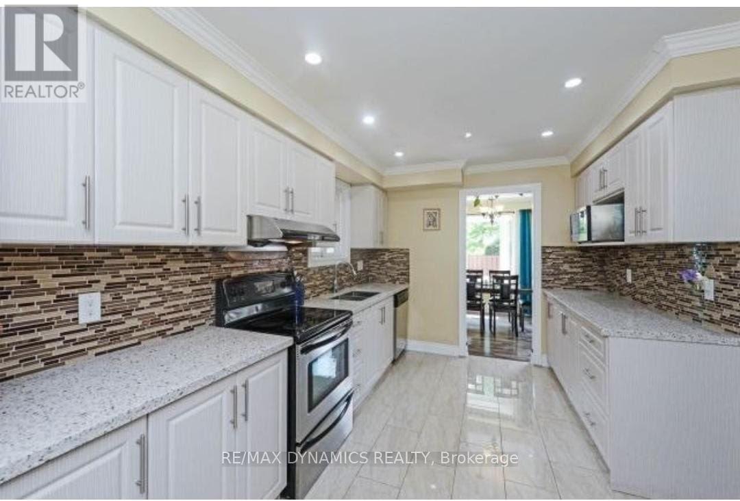 7 Slater Circle, Brampton, Ontario  L6X 2S7 - Photo 4 - W12728370