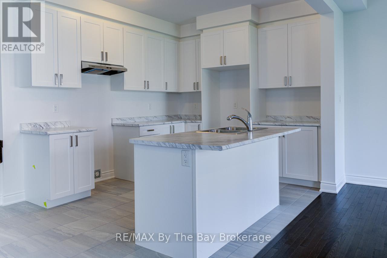 21 Lisa Street, Wasaga Beach, Ontario  L9Z 1J9 - Photo 11 - S12728424