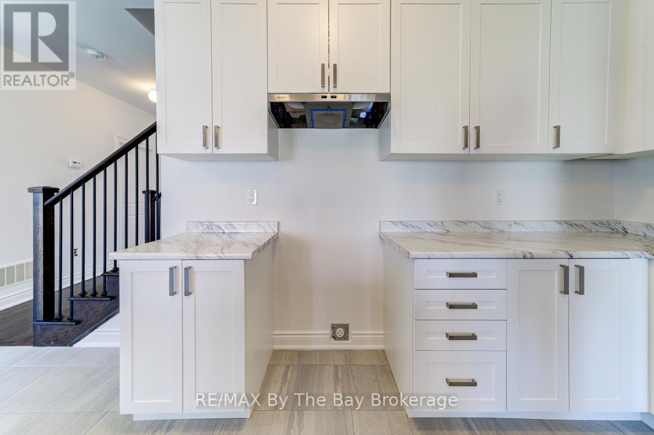 21 Lisa Street, Wasaga Beach, Ontario  L9Z 1J9 - Photo 13 - S12728424