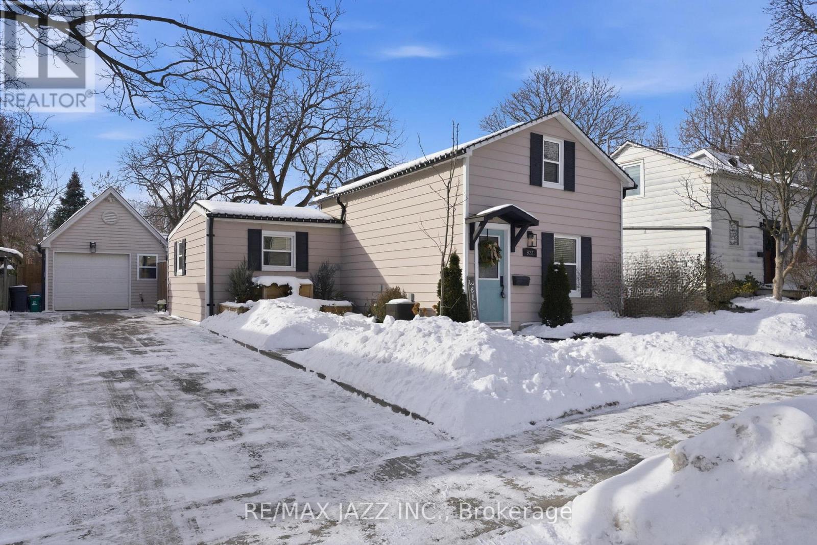 922 BYRON STREET S, Whitby, Ontario