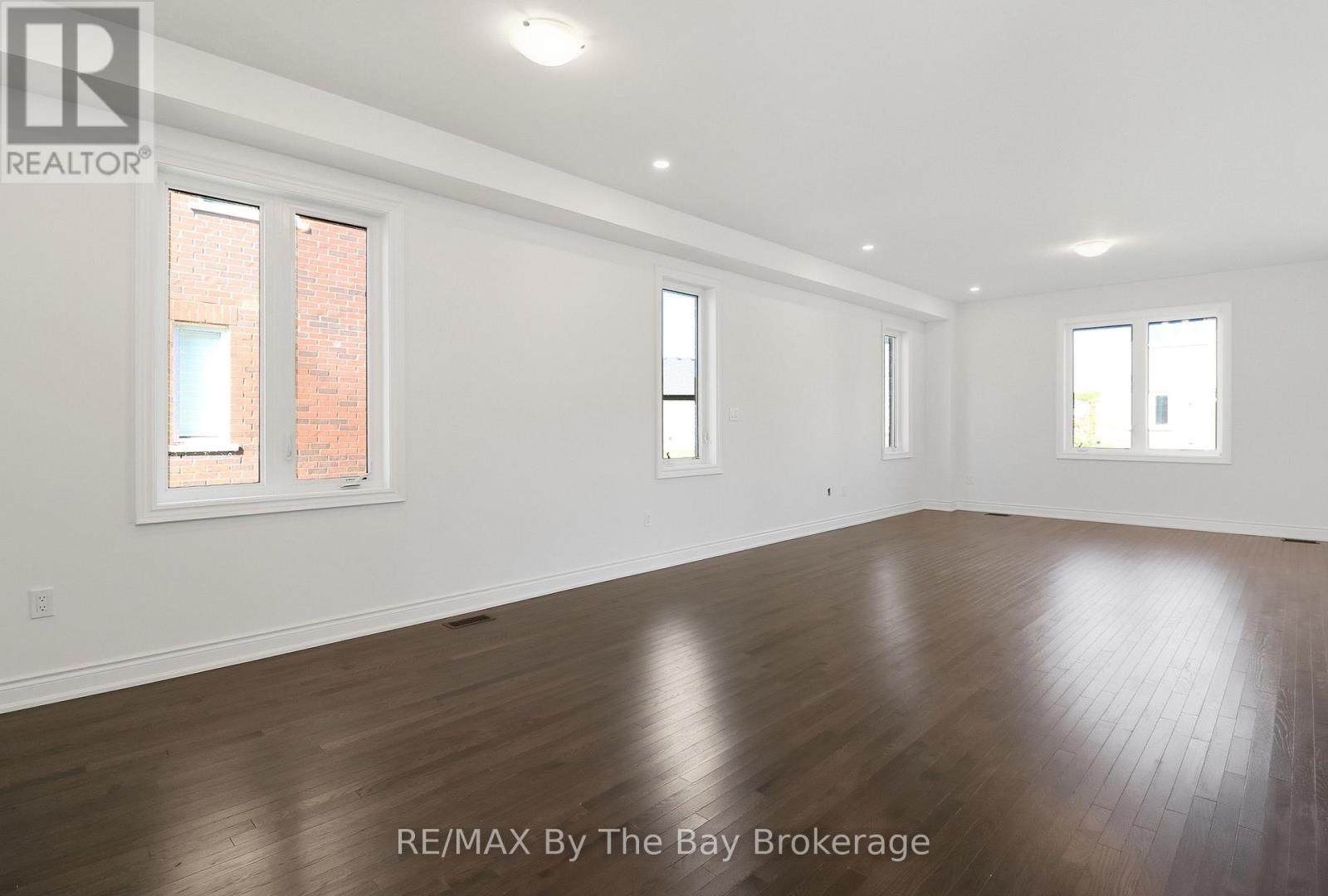 59 Amber Drive, Wasaga Beach, Ontario  L9Z 0R8 - Photo 5 - S12447317