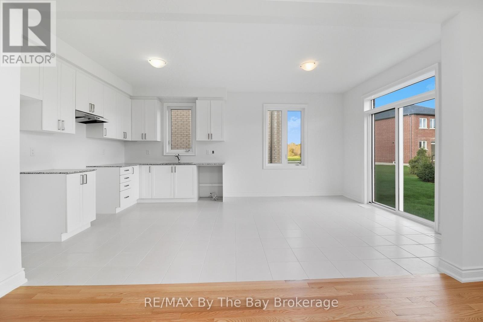 65 Amber Drive, Wasaga Beach, Ontario  L9Z 0R9 - Photo 12 - S12484914