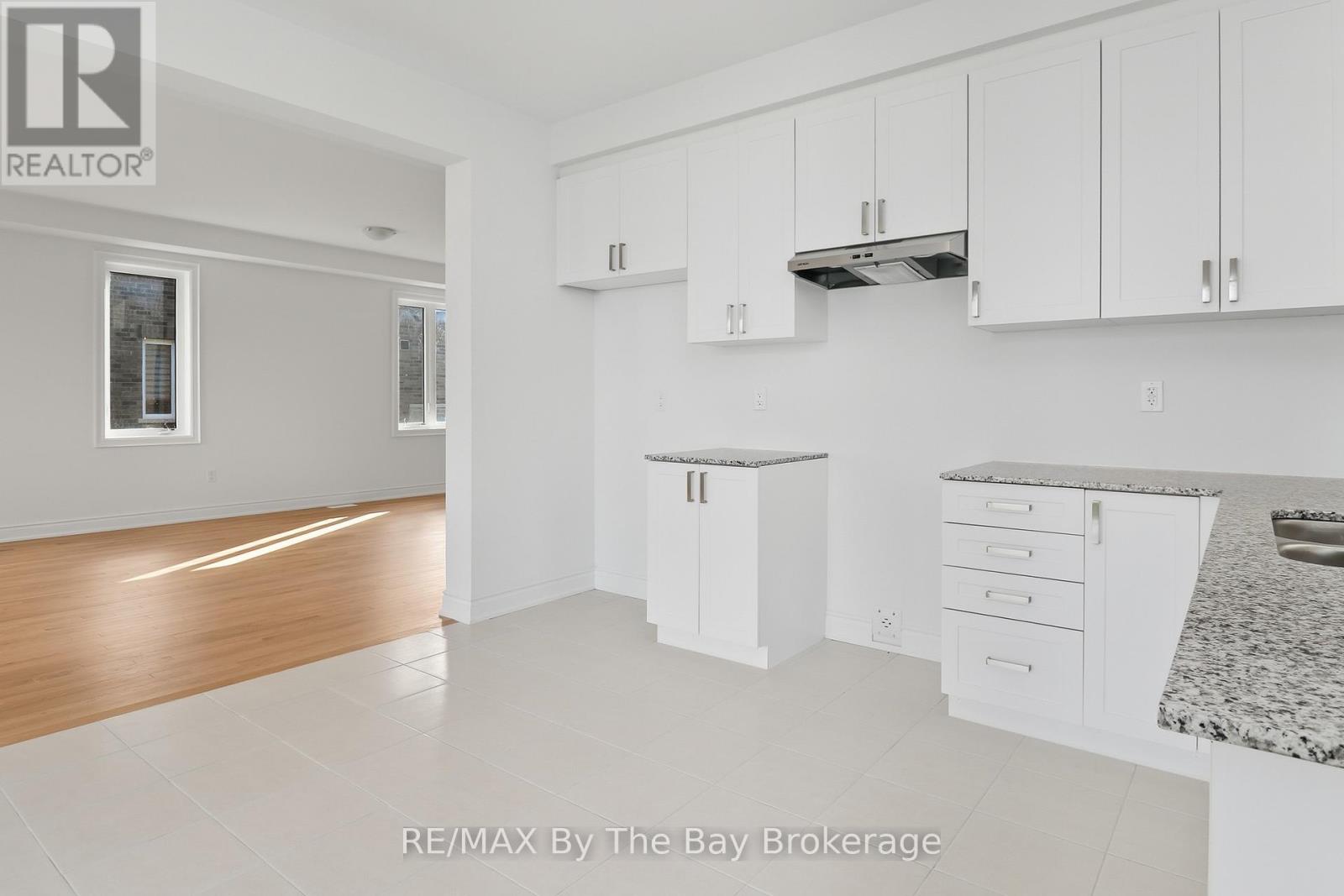 65 Amber Drive, Wasaga Beach, Ontario  L9Z 0R9 - Photo 16 - S12484914