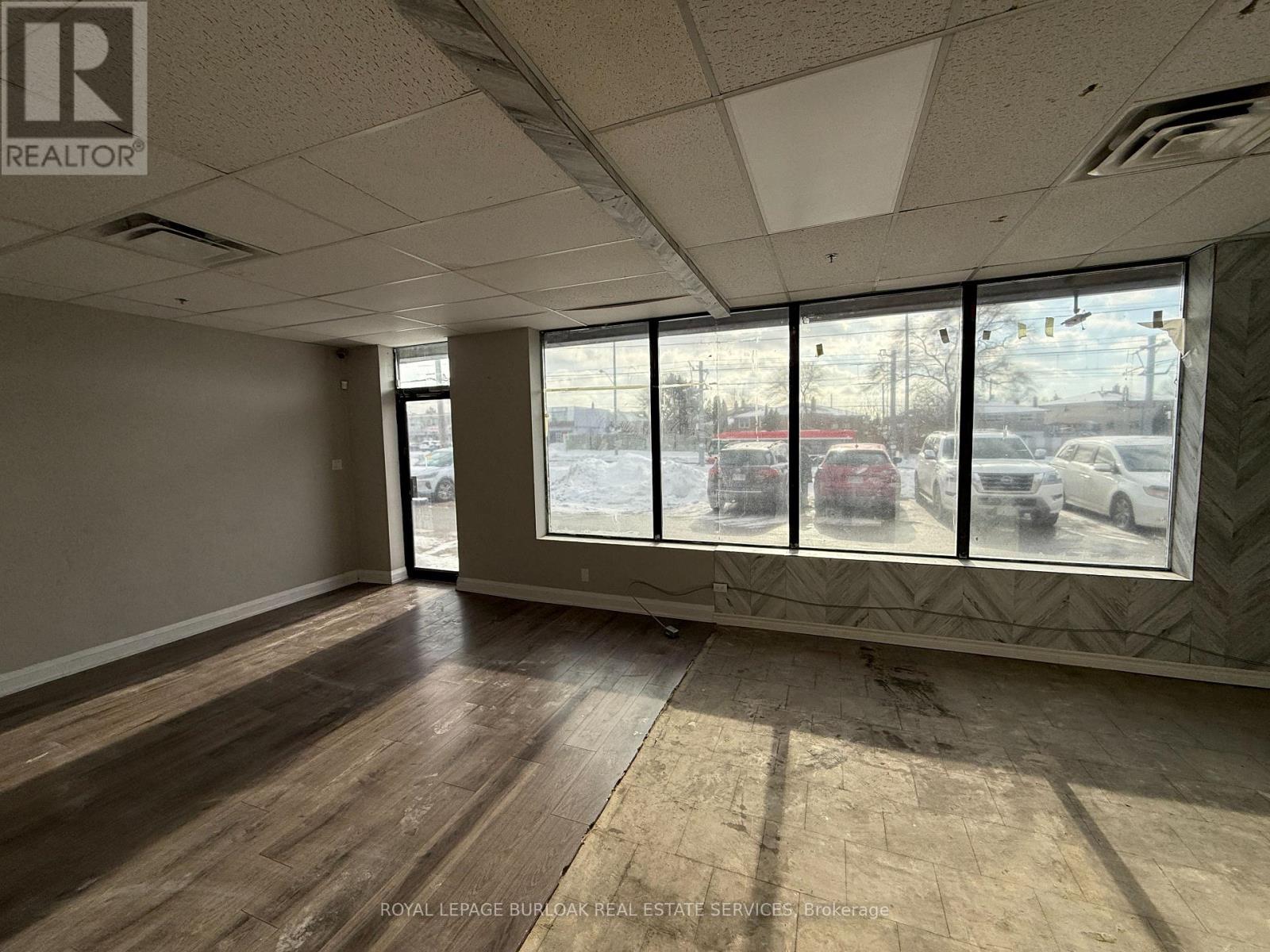 9 - 2450 Finch Avenue W, Toronto, Ontario  M9M 2E9 - Photo 2 - W12728432