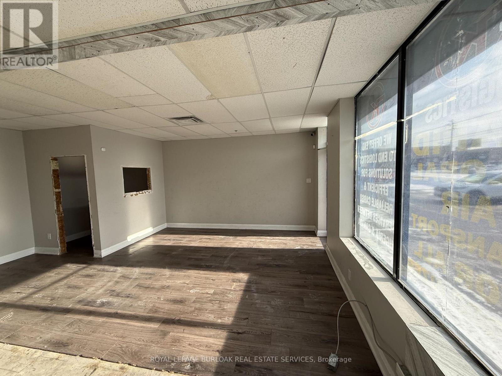 9 - 2450 Finch Avenue W, Toronto, Ontario  M9M 2E9 - Photo 4 - W12728432