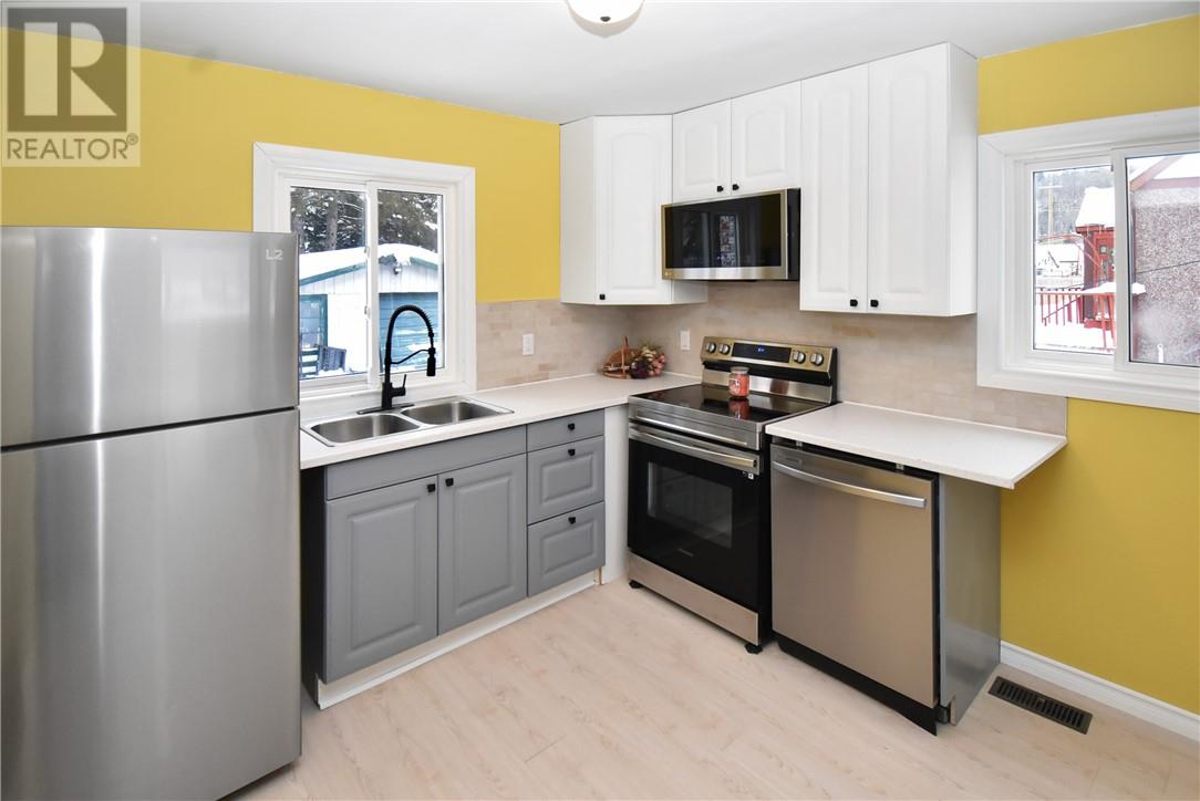 12 Riverview Avenue, Levack, Ontario  P0M 2C0 - Photo 14 - 2126184