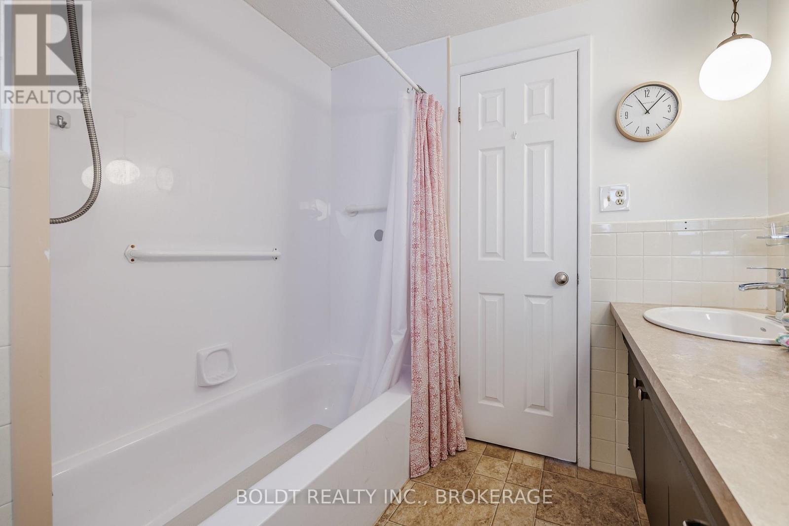 25 Neptune Drive, St. Catharines, Ontario  L2M 2S3 - Photo 29 - X12728438