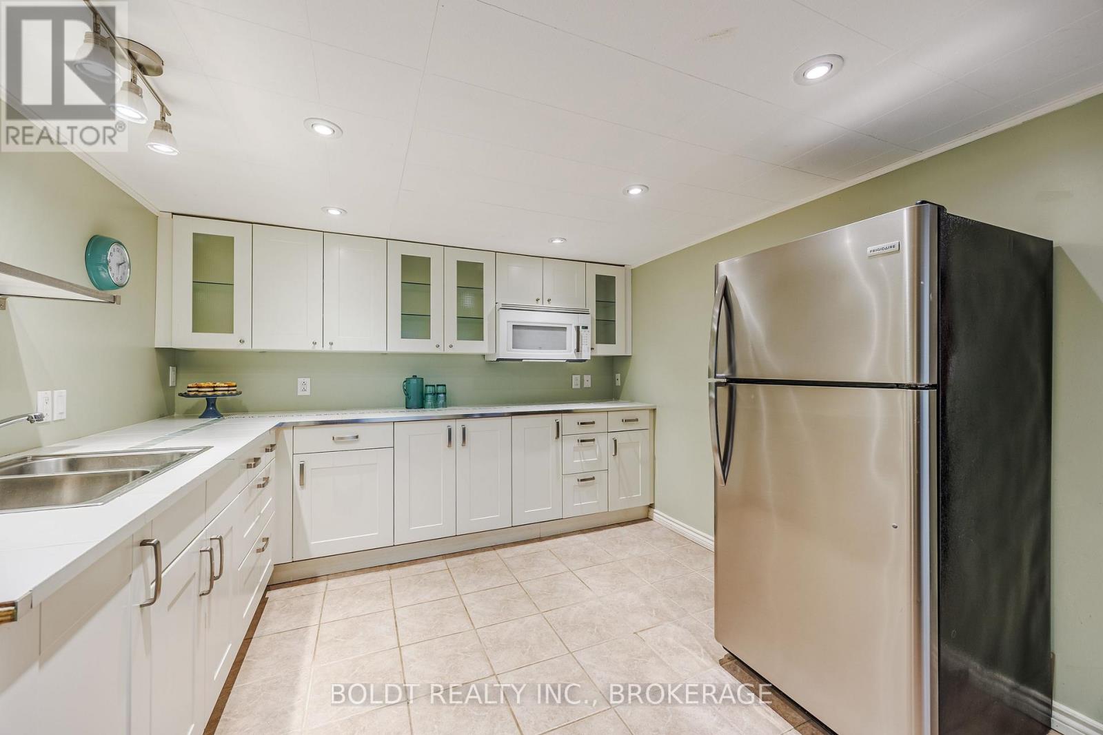 25 Neptune Drive, St. Catharines, Ontario  L2M 2S3 - Photo 31 - X12728438