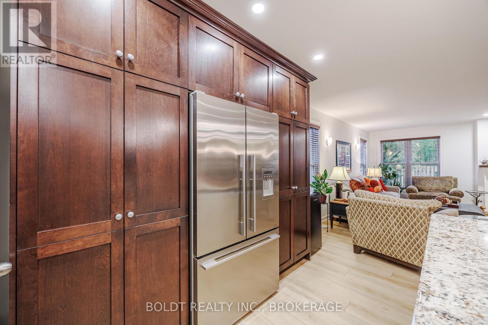 25 Neptune Drive, St. Catharines, Ontario  L2M 2S3 - Photo 4 - X12728438