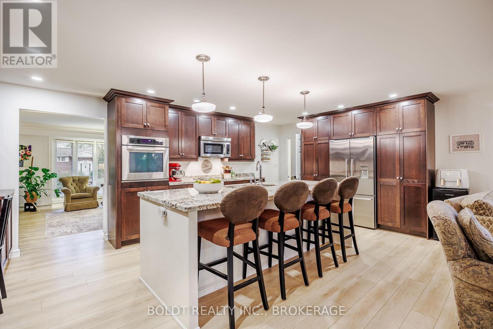 25 Neptune Drive, St. Catharines, Ontario  L2M 2S3 - Photo 5 - X12728438