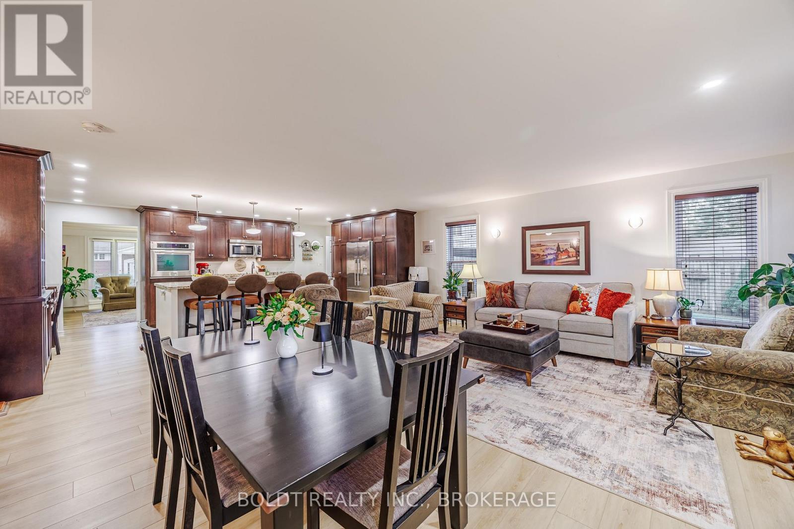 25 Neptune Drive, St. Catharines, Ontario  L2M 2S3 - Photo 6 - X12728438